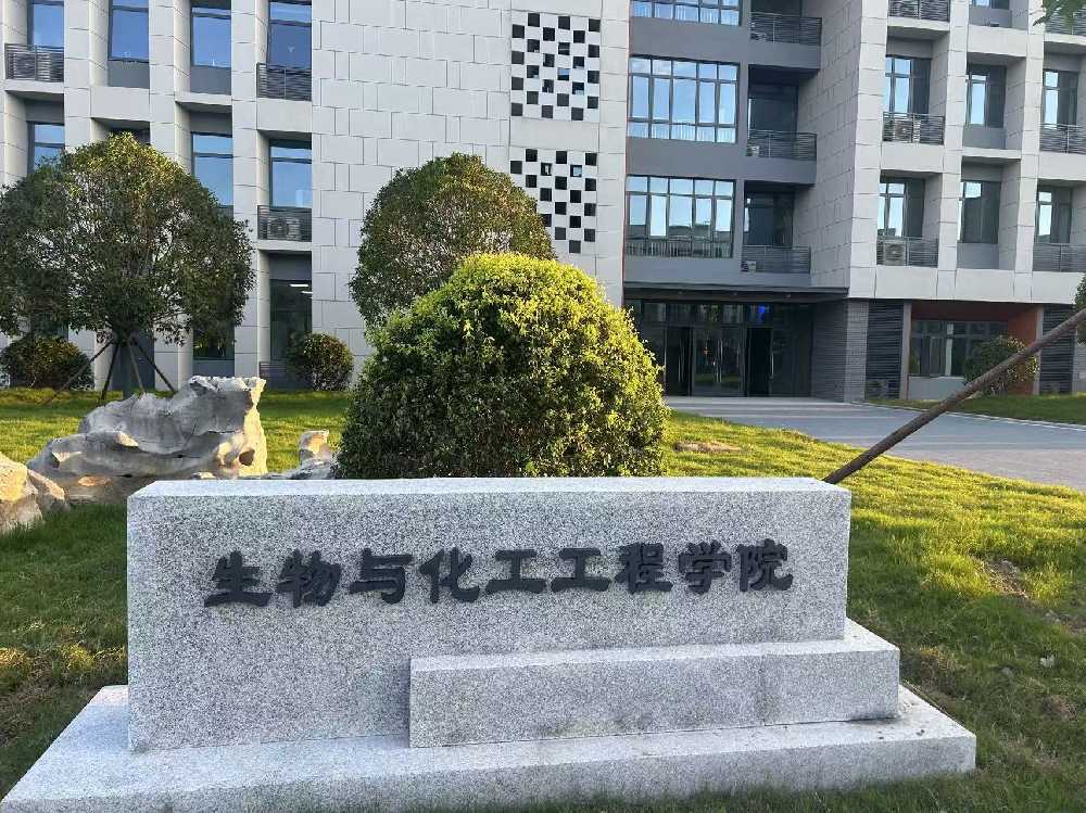 云龙县扬州职业大学体育场高杆灯项目
